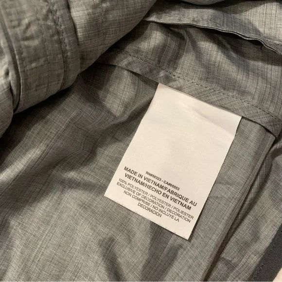 NIKE Lux Iridescent Convertible Running Jacket - Picture 8 of 12